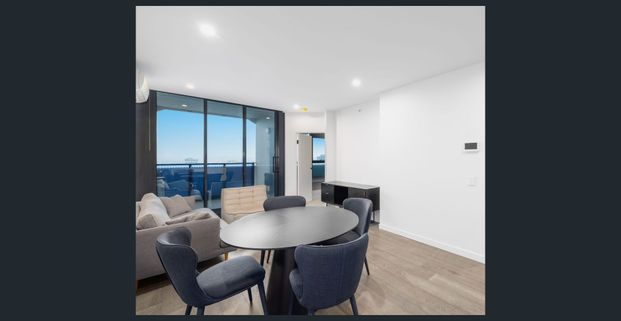Stylish City Apartment with Story Bridge Views – Premium Building + Resort Facilities - Photo 1