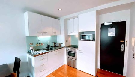 Modern Living On Gore Street - Photo 4
