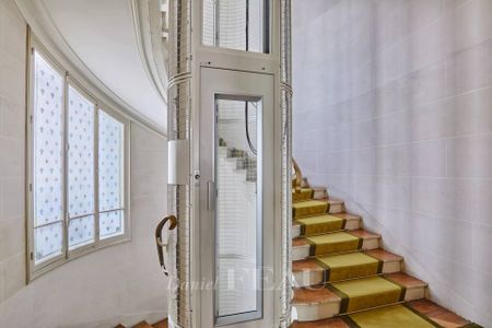 Location appartement, Paris 8ème (75008), 6 pièces, 181.69 m², ref 85243133 - Photo 4