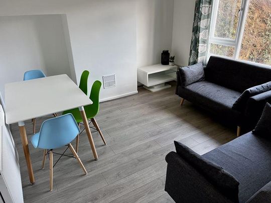 4 bedroom semi-detached house to rent - Photo 1