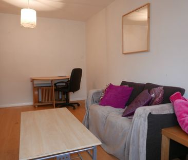 Room in a Shared House, Portway Close, RG1 - Photo 2