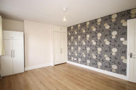 2 bedroom maisonette to rent - Photo 2