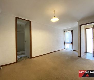 Tri level townhouse close to Canberra Hospital with vintage character - Photo 2