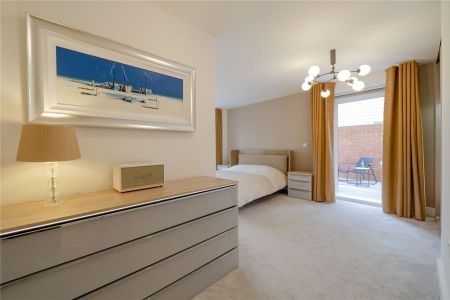 4 bedroom detached house to rent - Photo 2