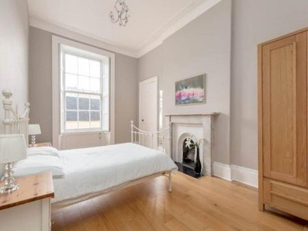 3 bedroom flat to rent - Photo 5