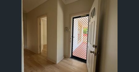 Home Close to Elizabeth Shopping Centre - Photo 3