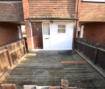 Great Cullings, Rush Green, Romford, Essex, RM7 - Photo 2