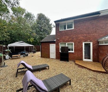 2 bedroom semi-detached house to rent - Photo 6