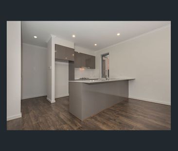 STYLISH MODERN AND MUCH MORE - Photo 6