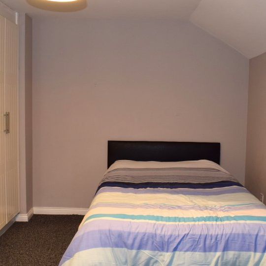 Room in a shared 3-bedroom flat for rent, Dublin - Photo 2