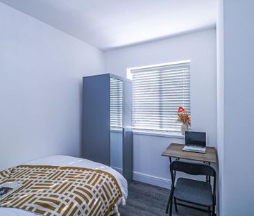 1 bedroom in a house share to rent - Photo 2