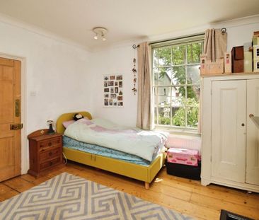 4 Bed Terraced House, Woodland Terrace, SE7 - Photo 5