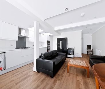 Room in a Shared House, Mysore Road, SW11 - Photo 3