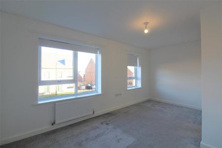 4 bedroom semi-detached house to rent - Photo 2