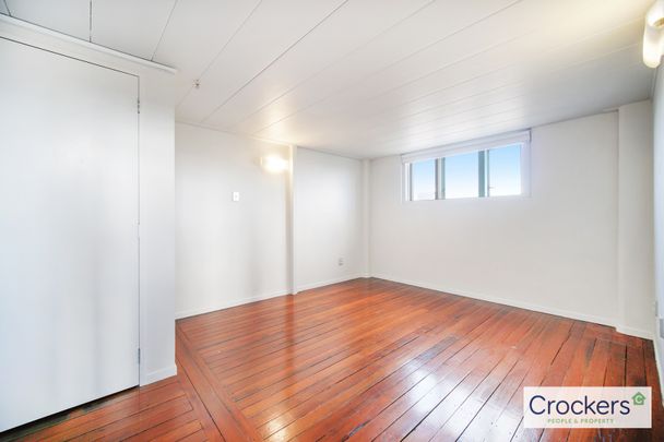 Carpark included - 3 large bedrooms + 1 Single bedroom or home office + 2 bathrooms on K Road - Photo 1