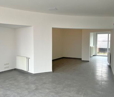 Ruim appartement met 3 slaapkamers, terras en autostaanplaats. - Foto 6