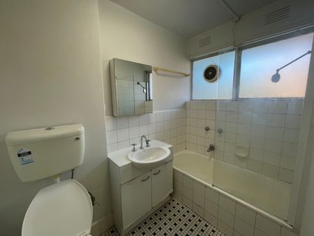2/12 Garton Street, Carlton North VIC 3054 - Photo 5