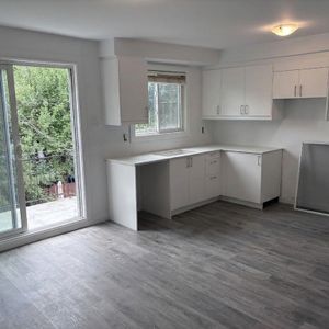 TRÈS GRAND 5½ ENTIÈREMENT RÉNOVÉ À LAVAL - Photo 3