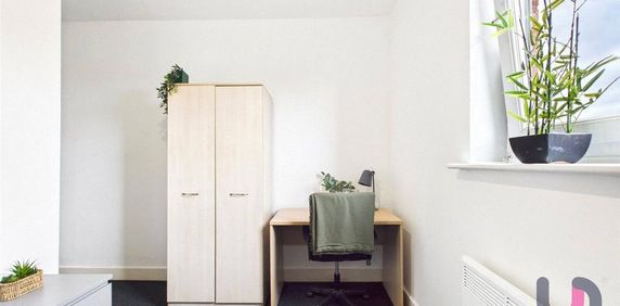 Property to rent - Photo 2