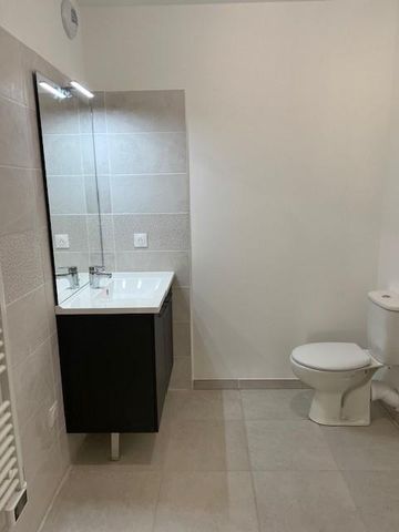 Location Appartement 2 pièces 44m² BRIGNOLES 83170 - Photo 3