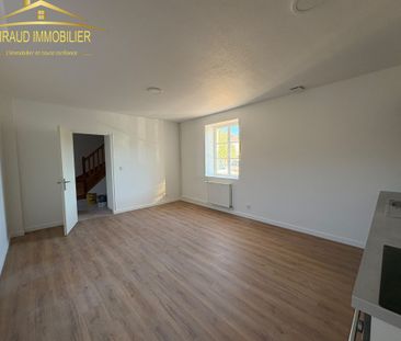 Location Appartement 4 pièces 71m² CHARLIEU 42190 - Photo 1