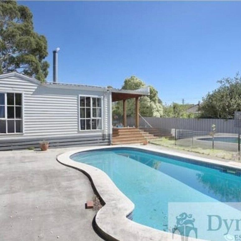 Burwood - Photo 1
