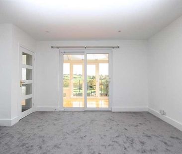 Greenroyd Avenue, Cleckheaton, BD19 - Photo 1