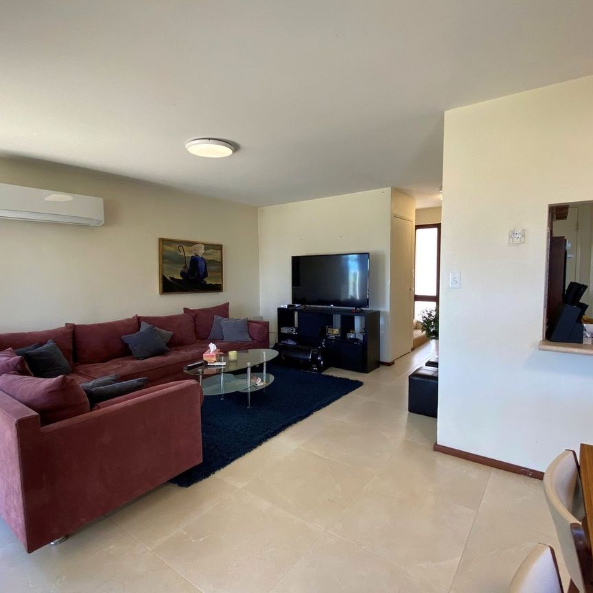 LOCATION, CONVENIENCE, LIFESTYLE! HOME OPEN SATURDAY 25 JULY AT 11.30AM SHARP! - Photo 1
