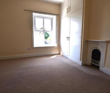 2 bedroom end of terrace house to rent - Photo 1