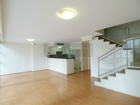 New Flooring, Freshly Painted Spacious 2 Bedroom Split Level Apartment - The Summit - Photo 5