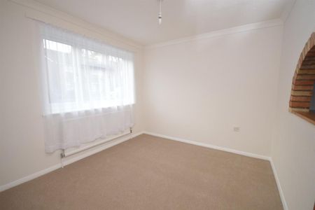 4 bedroom detached house to rent - Photo 2