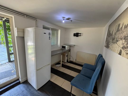 2 Bed Flat, Mayesbrook Road, IG3 - Photo 1
