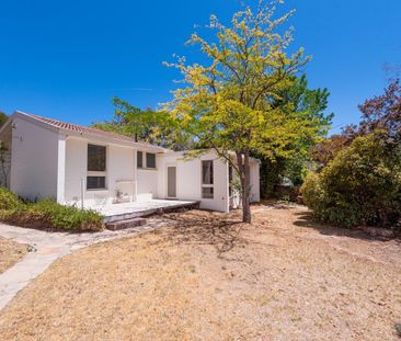 Family Home on a Quiet Cul-de-Sac - Photo 2