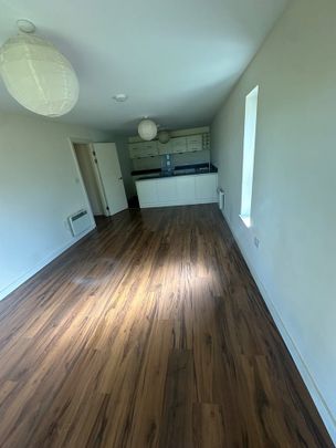 2 Bed Flat, Broadfields, HA2 - Photo 1