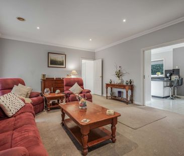 IMMACULATE FAMILY HOME IN GREAT LOCATION - Photo 1