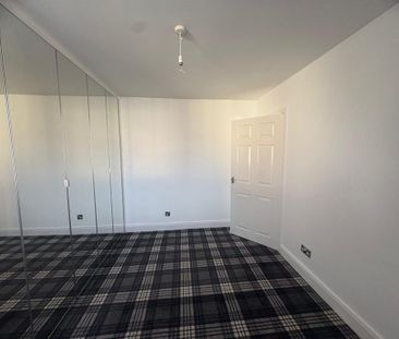 3 bedroom semi-detached villa to rent - Photo 2