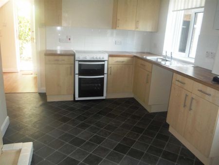 Eastleigh Road, Devizes, SN10 - Photo 2