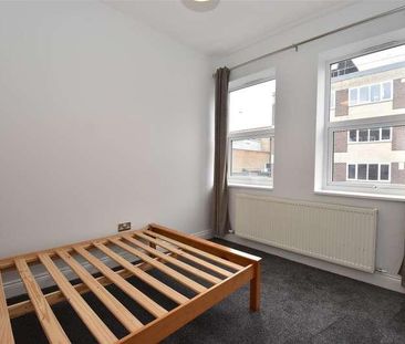 The Boulevard, Northgate, RH10 - Photo 2