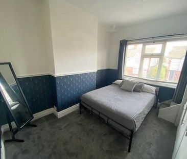 3 bedroom terraced house to rent - Photo 6