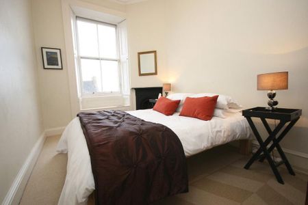 3 bedroom flat to rent - Photo 4