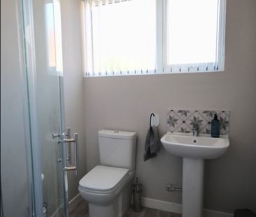 Room 7, 22 Ballygomartin Road, Belfast, BT13 3LD - Photo 4