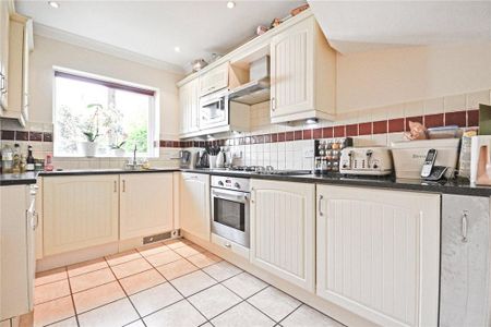 4 bedroom semi-detached house to rent - Photo 3