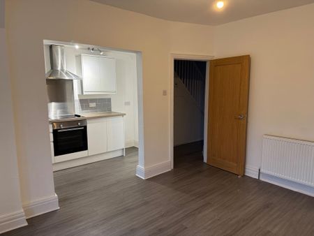 3 bedroom terraced house to rent - Photo 2