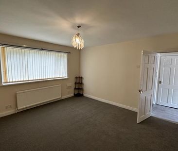 4 bedroom semi-detached house to rent - Photo 1