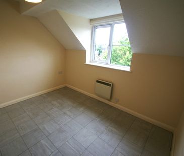Flat to rent on - Photo 2