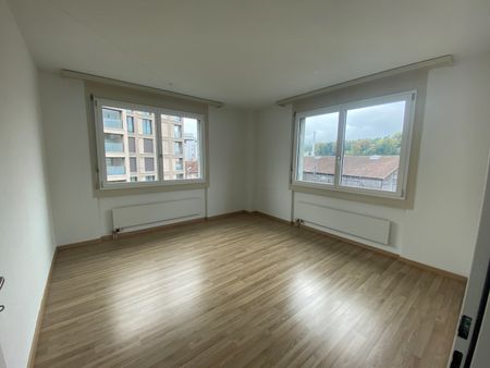 Moderne 3.5-Zimmer-Wohnung mit Aussicht in Emmenbrücke - Photo 2