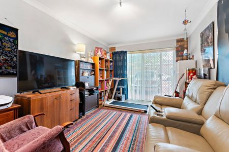 Lowset Family Home + Includes Solar - Photo 3