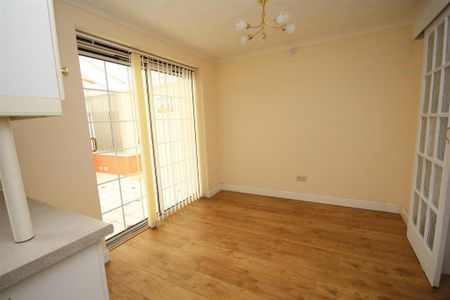 3 bedroom semi-detached house to rent - Photo 4