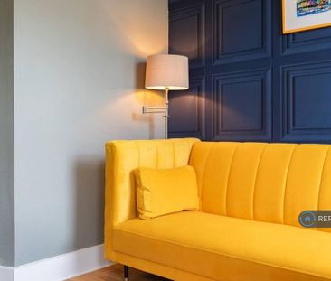 3 bedroom flat to rent - Photo 4