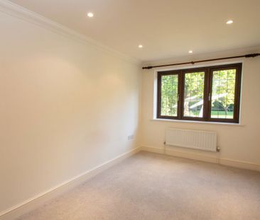 Flat 4,, Paveley House, Chichester - Photo 1